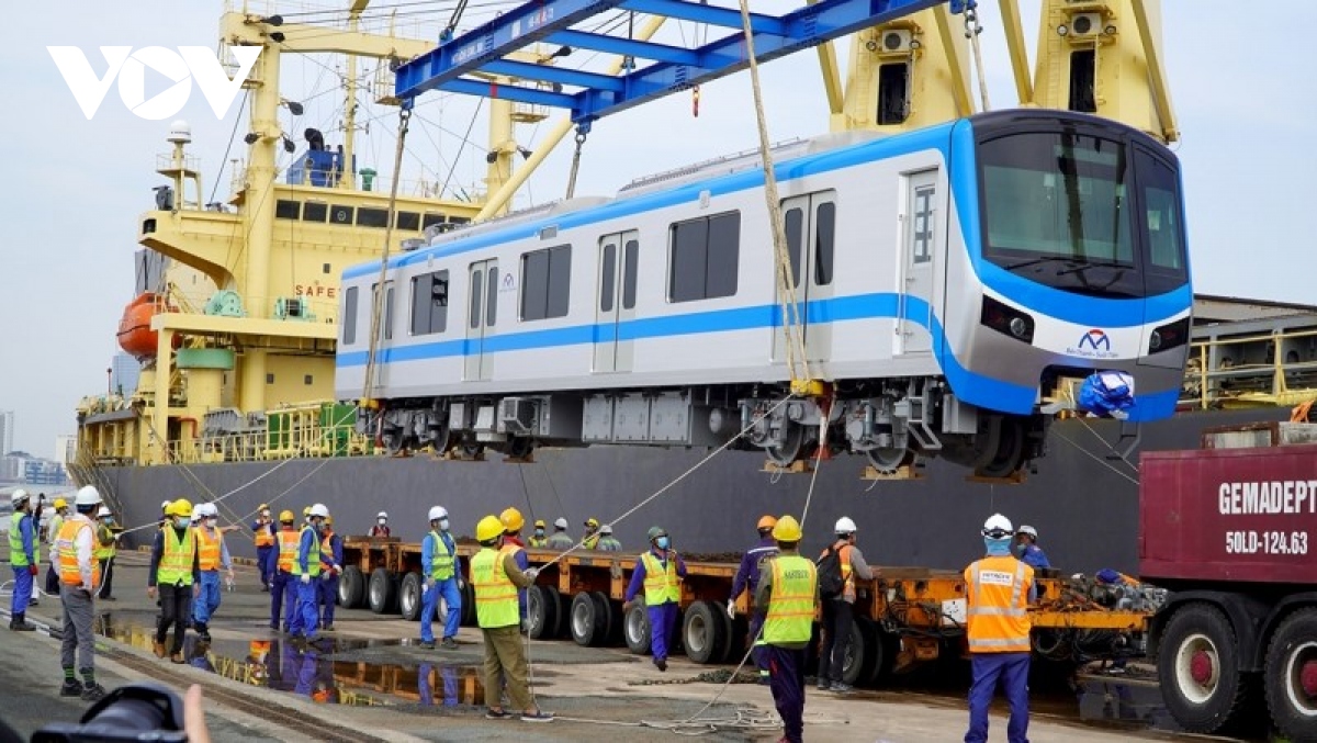 Thêm 4 đoàn tàu metro 1 về TP.HCM